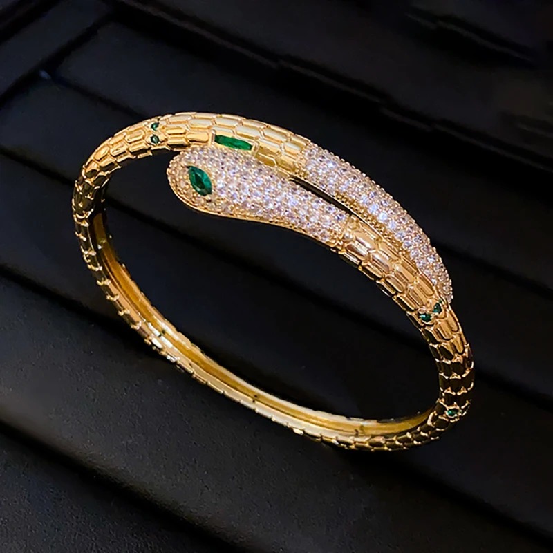 Designed for daily wear, this bracelet adds a touch of elegance and charm to your ensemble.