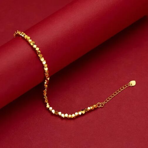 Made from pure 24K yellow gold, it radiates a timeless allure that is perfect for any occasion. 4