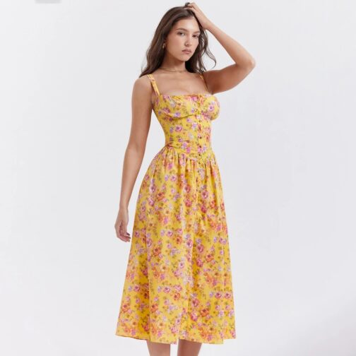 This beautiful dress features a charming floral print and a convenient pocket, blending style and functionality effortlessly.