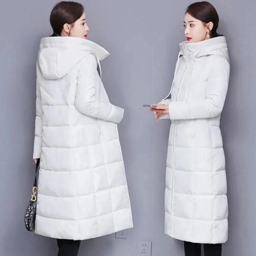 Whether for casual outings or more formal occasions, this padded coat is a versatile addition to your winter wardrobe. 2