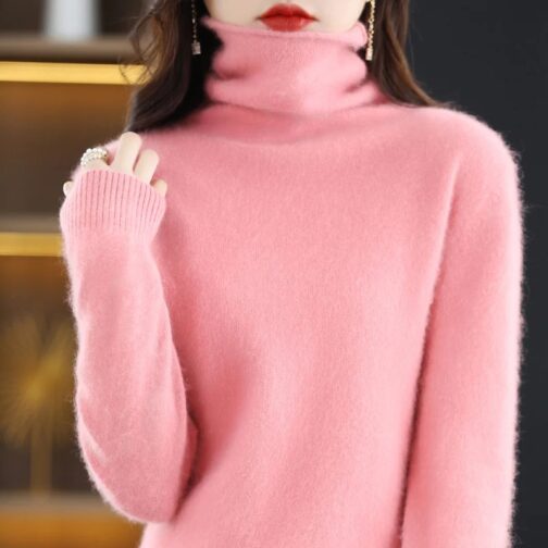 This luxurious sweater combines unparalleled softness with sophisticated style, making it a must-have for any fashion-forward woman.