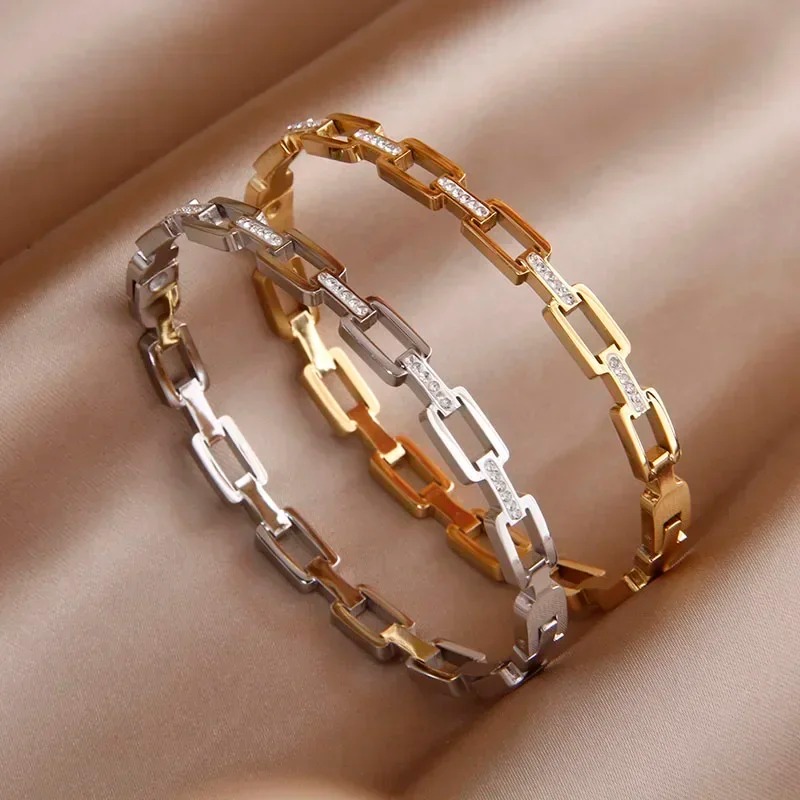 Whether you're attending a party or looking for a thoughtful gift, this bracelet is a versatile and timeless accessory