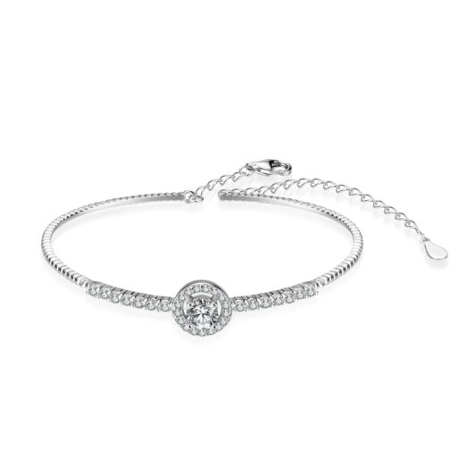 Crafted from premium PT950 platinum, this bracelet exudes luxury and sophistication, perfect for those with discerning taste 4