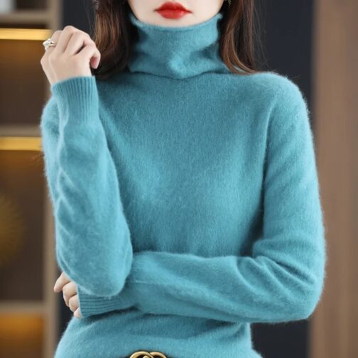 This luxurious sweater combines unparalleled softness with sophisticated style, making it a must-have for any fashion-forward woman. 1