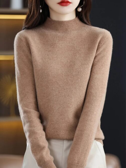 Made from high-quality merino wool and cashmere, it offers exceptional warmth and softness, perfect for cooler weather.