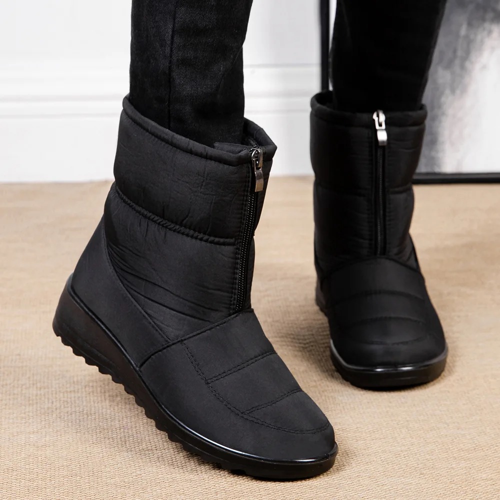 These plush ankle boots feature a soft cotton-padded lining that provides excellent insulation and long-lasting warmth 1