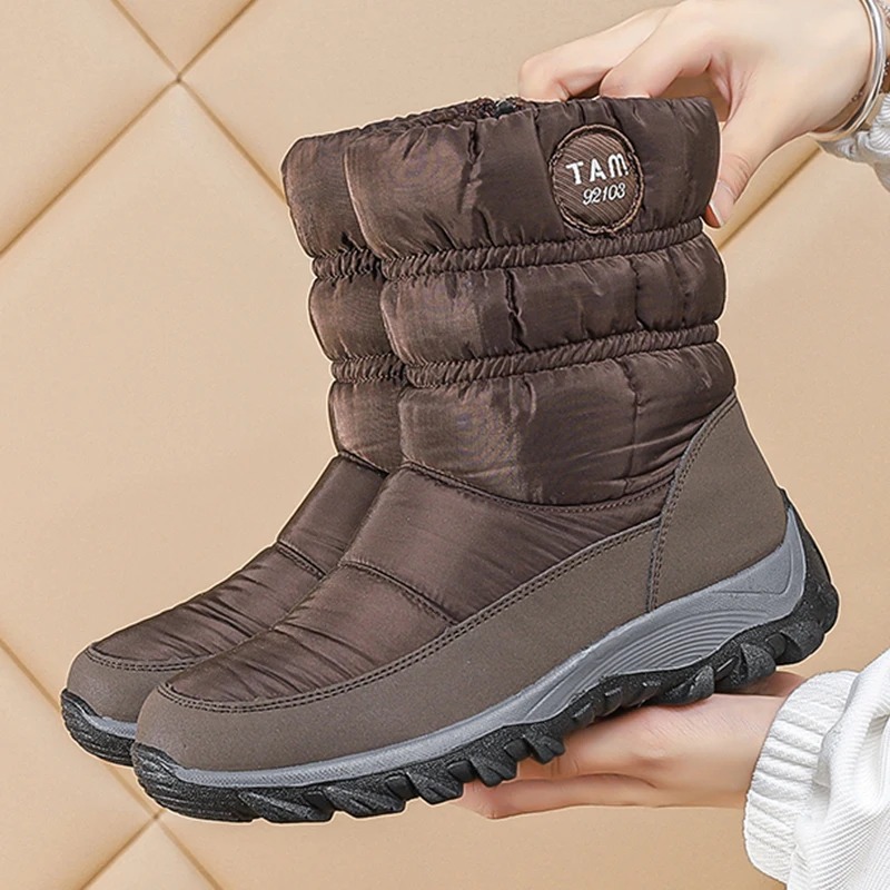 Crafted for comfort and warmth, these boots provide reliable support for long walks in cold conditions. 1
