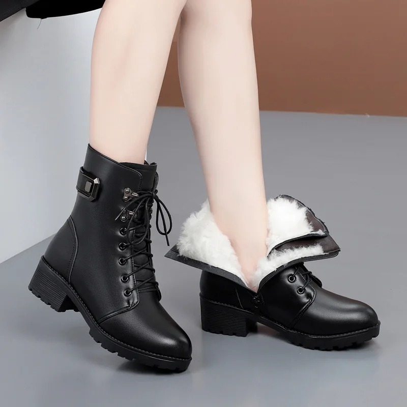 The plush fur lining provides exceptional warmth and softness, keeping your feet cozy in cold weather 1
