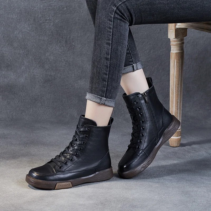 The retro street style silhouette adds character, making them perfect for casual, everyday wear. 1