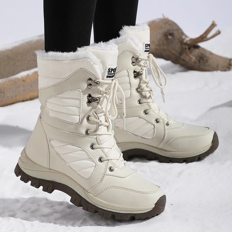 Crafted with a waterproof upper, these ankle boots help keep feet dry in snow, slush, and wet conditions.