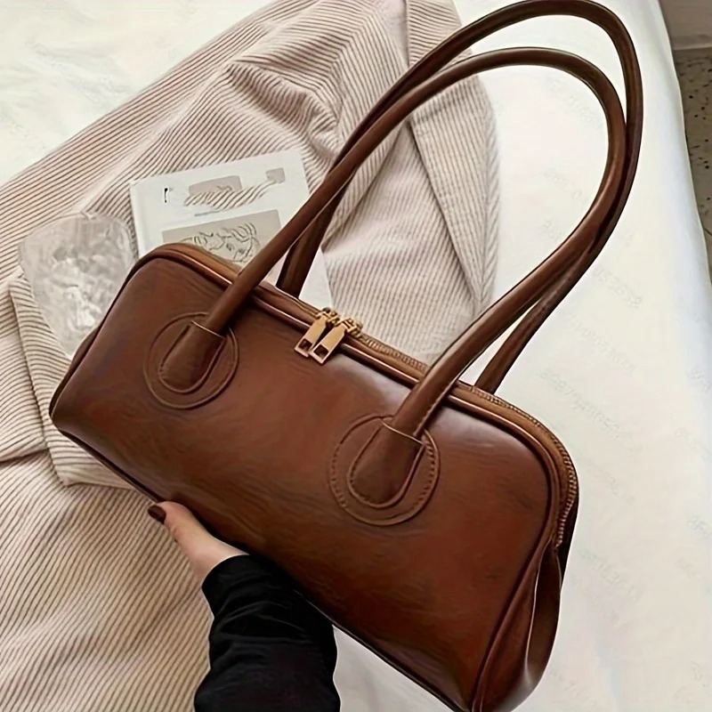 The versatile top-handle style allows you to carry it comfortably by hand, or wear it as a shoulder bag for hands-free convenience. 1