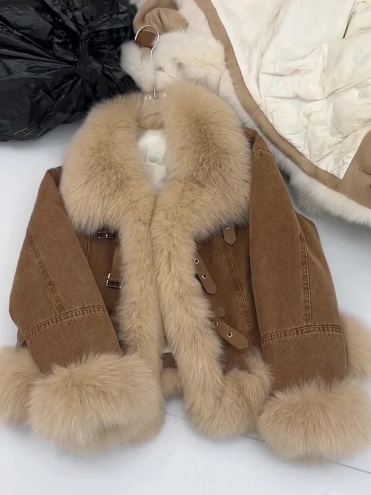Made with soft plush fabric and thickened cotton padding, this jacket provides excellent warmth for autumn and winter wear 1