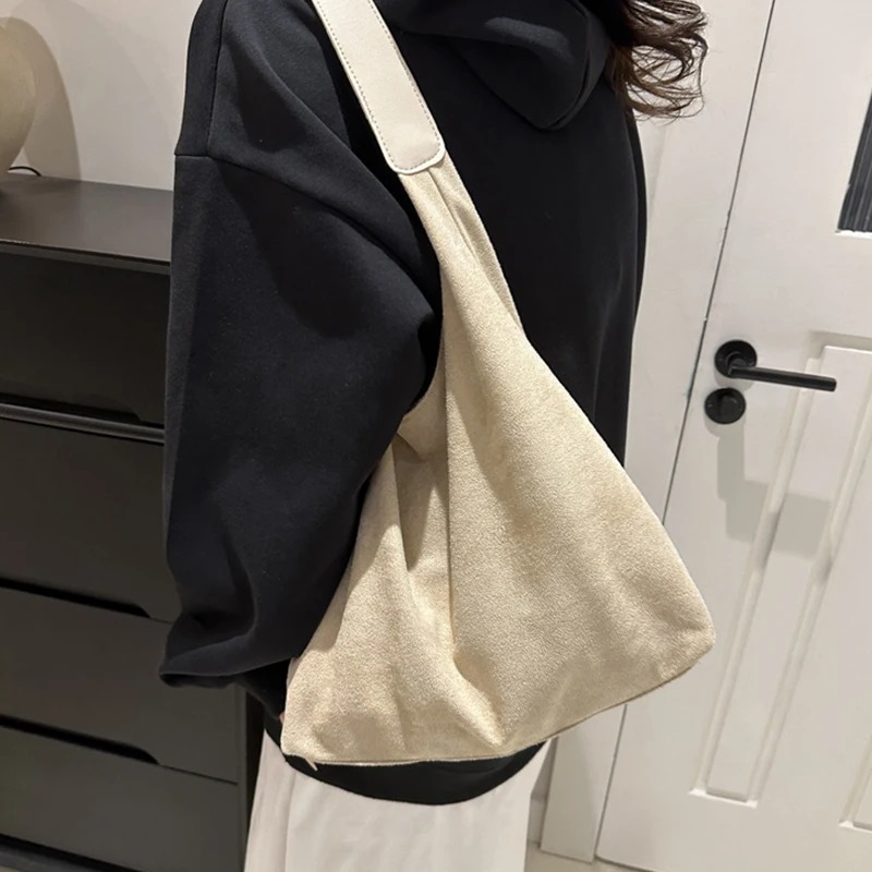The spacious interior easily accommodates essentials like your wallet, phone, tablet, and personal items, making it perfect for commuting, shopping, or travel. 5
