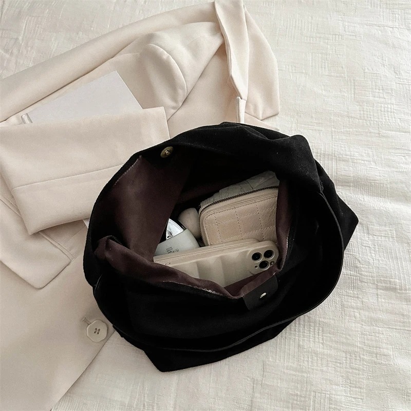 The spacious interior easily accommodates essentials like your wallet, phone, tablet, and personal items, making it perfect for commuting, shopping, or travel. 7