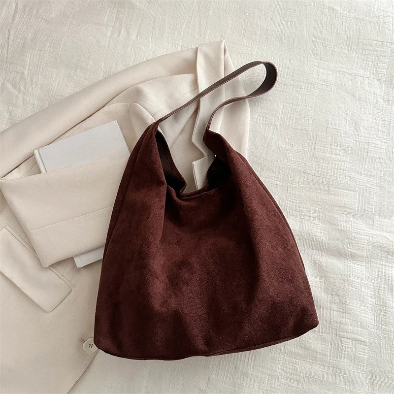 The spacious interior easily accommodates essentials like your wallet, phone, tablet, and personal items, making it perfect for commuting, shopping, or travel. 9