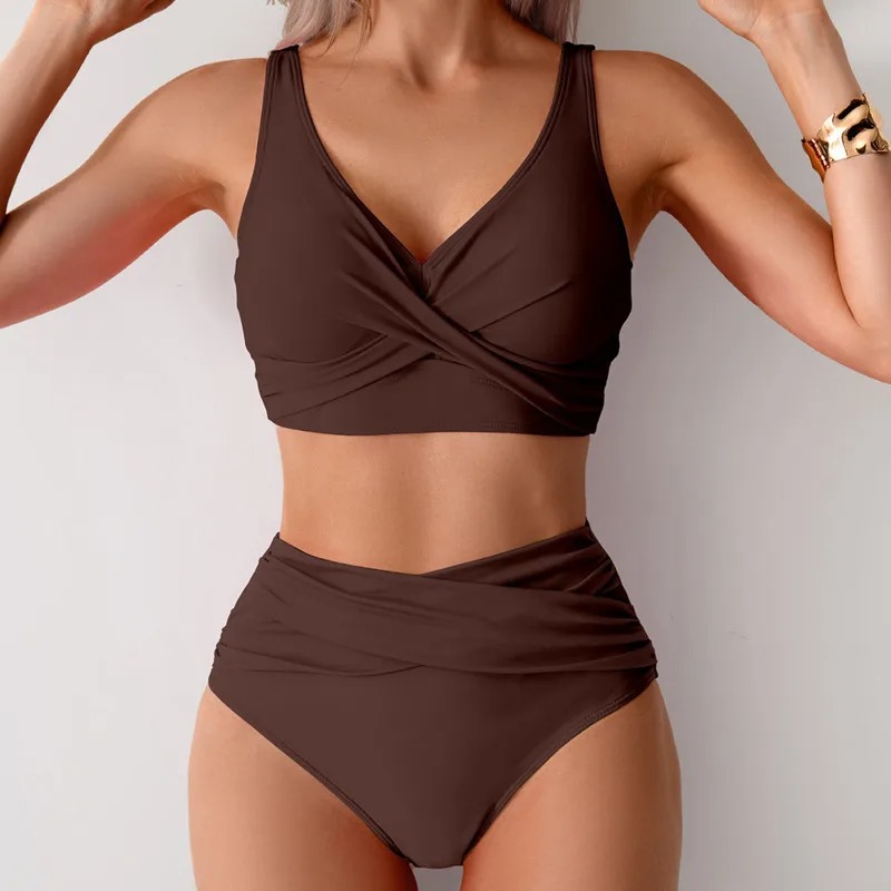 This push-up swimsuit features a supportive bikini top that provides lift and shaping, creating a flattering and feminine silhouette. 1